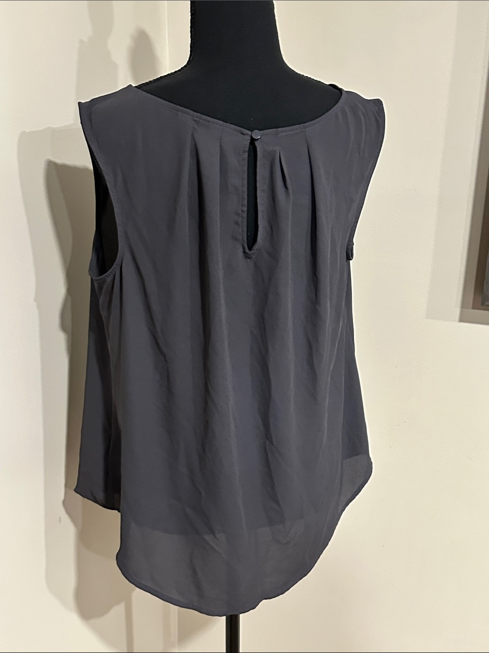 *WORTHINGTON* Gray Sleeveless Pleated Neck Sleeveless Blouse Size Large - Picture 4 of 6
